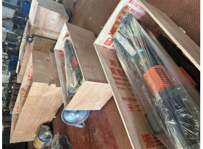 湖南2台 DG46-50*12耐磨多级离心泵配132KW电机和 3台3N6*2卧式冷凝泵配18.5KW电机，木箱包装